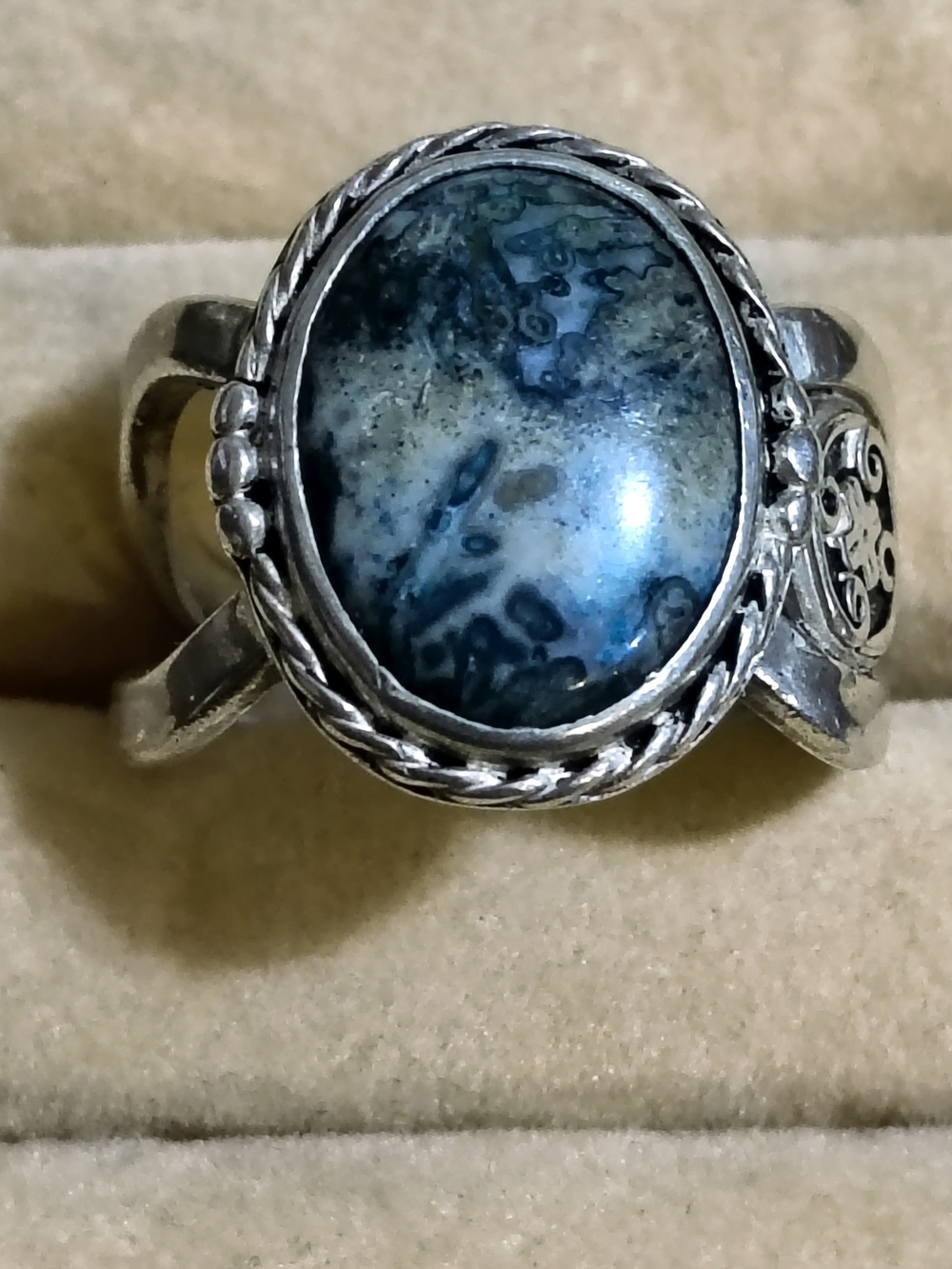 Antique Sterling & White Mountain Varacite Native American Handmade Ring Sz 8